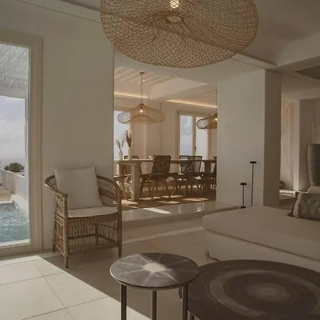 Aqua Pearl Mykonos トゥルロス